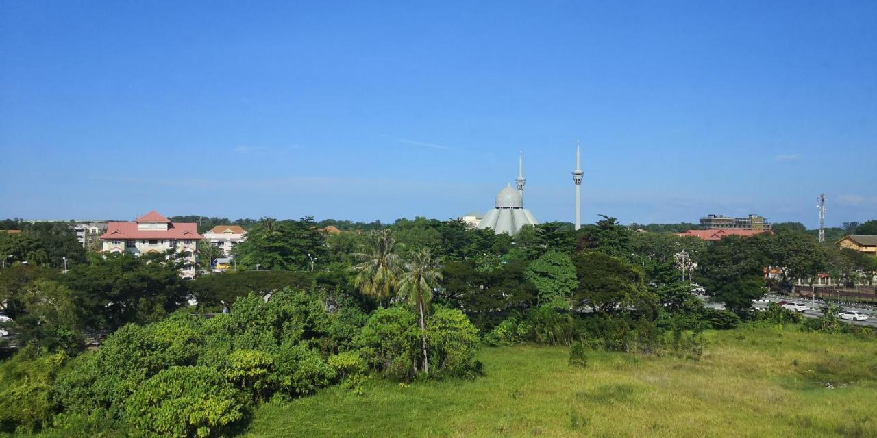 Az Hotel & Serviced Apartments Labuan Exterior photo