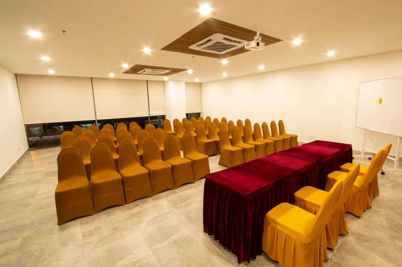 Az Hotel & Serviced Apartments Labuan Exterior photo