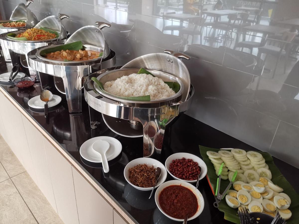 Az Hotel & Serviced Apartments Labuan Exterior photo